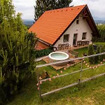 Rustic Refuge Glamping With Hot-tub And Sauna - Two Bedroom With Terrace דירה Zreče