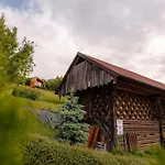 Apartma Rustic Refuge Glamping With Hot-tub And Sauna - Two Bedroom With Terrace