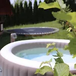 Rustic Refuge Glamping With Hot-tub And Sauna - Two Bedroom With Terrace Apartma Zrece