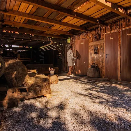 Rustic Refuge Glamping With Hot-tub And Sauna - Two Bedroom With Terrace דירה *