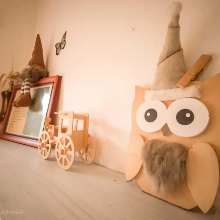 Lejlighed Rustic Refuge Glamping With Hot-Tub And Sauna - Two Bedroom Apartment With Terrace Zreče