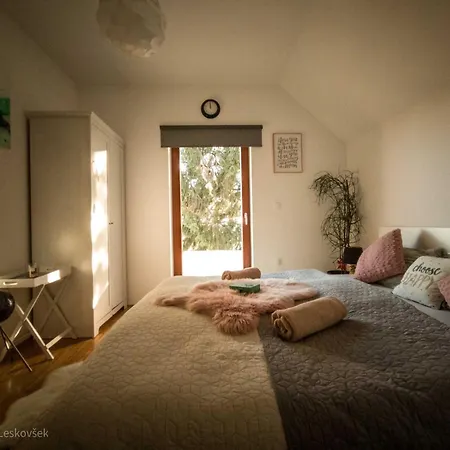 Appartamento Rustic Refuge Glamping With Hot-Tub And Sauna - Two Bedroom Apartment With Terrace