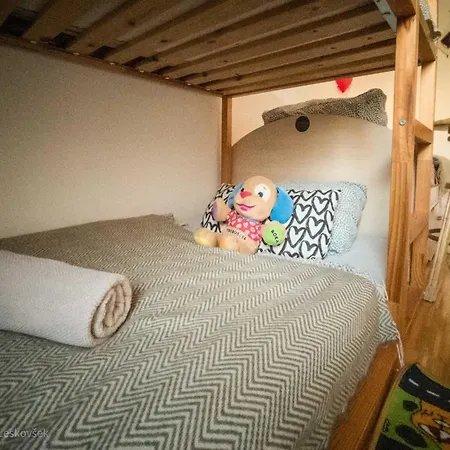 Rustic Refuge Glamping With Hot-Tub And Sauna - Two Bedroom Apartment With Terrace * Zreče