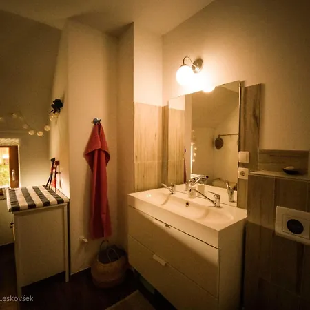 Rustic Refuge Glamping With Hot-Tub And Sauna - Two Bedroom Apartment With Terrace Zreče