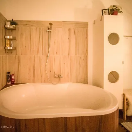 Rustic Refuge Glamping With Hot-Tub And Sauna - Two Bedroom Apartment With Terrace Zreče