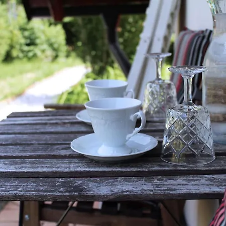 Lejlighed Rustic Refuge Glamping With Hot-Tub And Sauna - Two Bedroom Apartment With Terrace