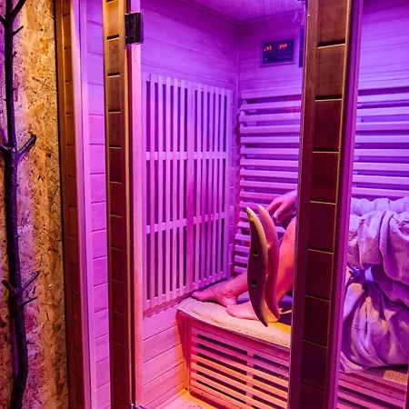 Apartman Rustic Refuge Glamping With Hot-tub And Sauna - Two Bedroom With Terrace *