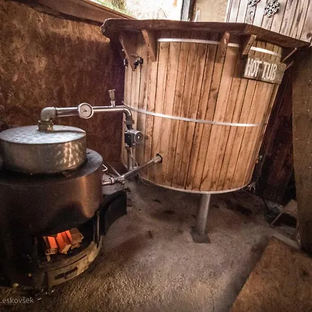 Rustic Refuge Glamping With Hot-tub And Sauna - Two Bedroom With Terrace Apartman