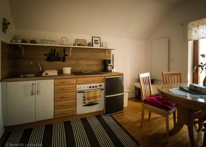 Rustic Refuge Glamping With Hot-Tub And Sauna - Two Bedroom Apartment With Terrace *
