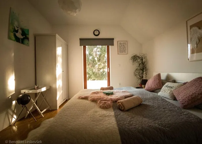 Apartament Rustic Refuge Glamping With Hot-Tub And Sauna - Two Bedroom Apartment With Terrace