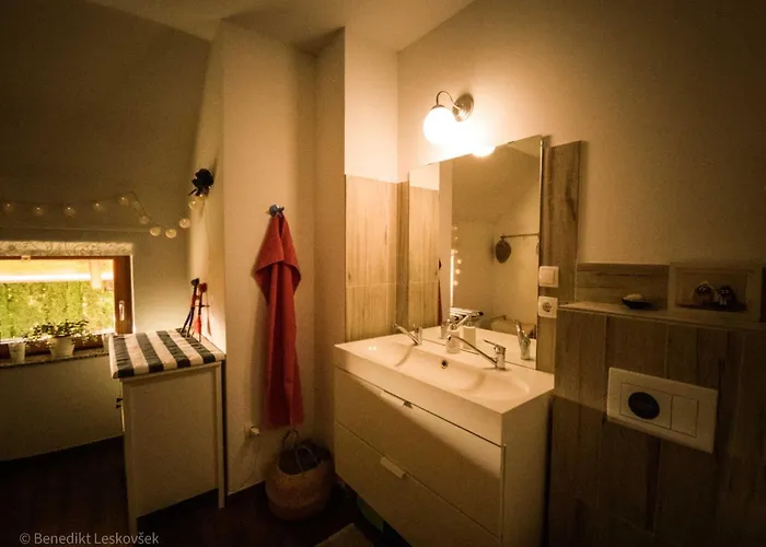 Rustic Refuge Glamping With Hot-Tub And Sauna - Two Bedroom Apartment With Terrace Zreče