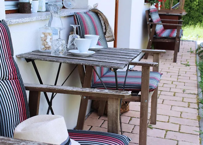 Rustic Refuge Glamping With Hot-Tub And Sauna - Two Bedroom Apartment With Terrace *