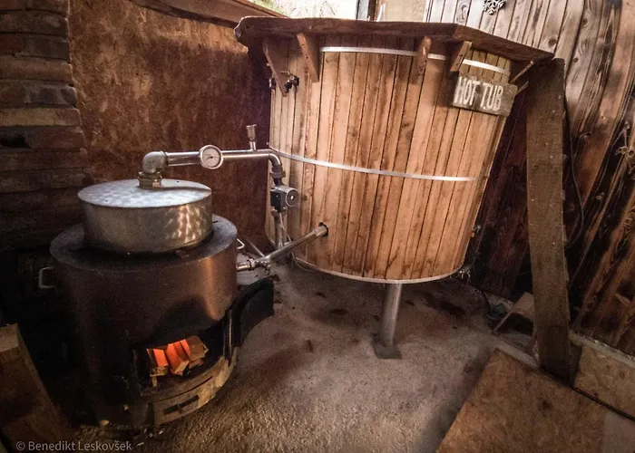 Rustic Refuge Glamping With Hot-Tub And Sauna - Two Bedroom Apartment With Terrace Apartament