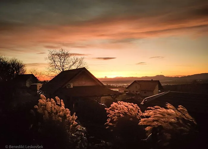 Rustic Refuge Glamping With Hot-Tub And Sauna - Two Bedroom Apartment With Terrace Zreče